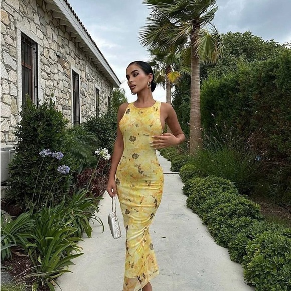 ZARA | Yellow Floral Meshed Lines Open Twist Back Dress - Picture 9 of 15